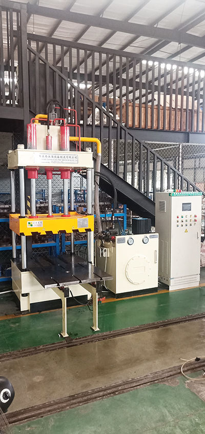 山東德州液壓機(jī)需求客戶定制的60噸精密伺服液壓機(jī)圓滿交貨，祝賀！