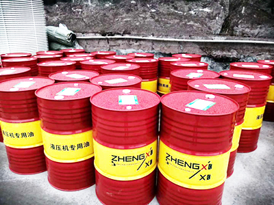 四川液壓機(jī)客戶購(gòu)買的液壓機(jī)油，由成都正西液壓機(jī)完美交貨！恭喜