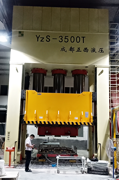 山東青島液壓機(jī)客戶定制的3500噸框架液壓機(jī)，成功安裝交付使用，你想知道交貨期多久嗎？