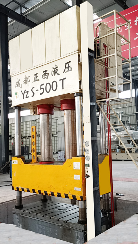 今天小編要分享的是500噸四柱液壓機(jī)再次被客戶復(fù)購(gòu)，成功交貨的案例。